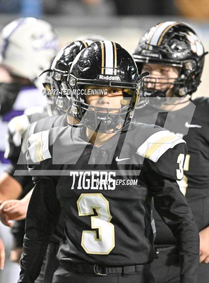 Thumbnail 3 in Booneville vs. Charleston (AAA 3A State Final) photogallery.