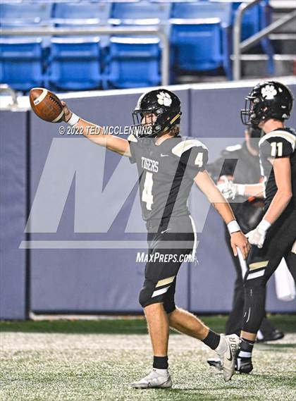 Thumbnail 2 in Booneville vs. Charleston (AAA 3A State Final) photogallery.