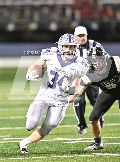 Thumbnail 3 in Booneville vs. Charleston (AAA 3A State Final) photogallery.