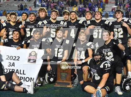 Thumbnail 3 in Booneville vs. Charleston (AAA 3A State Final) photogallery.