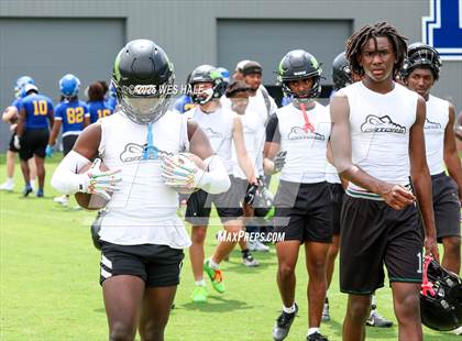 Thumbnail 3 in Lake Cormorant vs Tupelo (U of Memphis 7v7) photogallery.