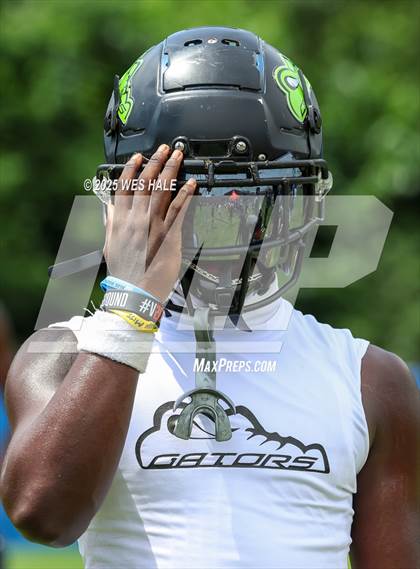 Thumbnail 3 in Lake Cormorant vs Tupelo (U of Memphis 7v7) photogallery.