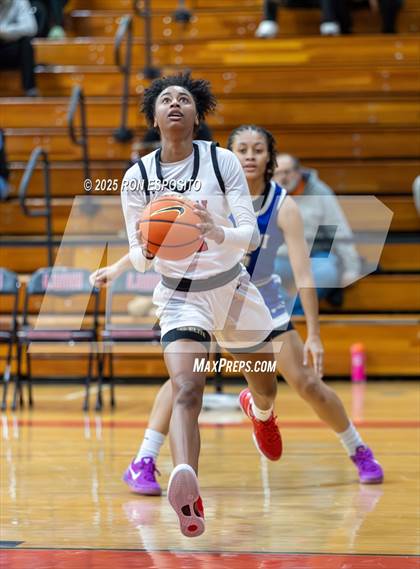 Thumbnail 3 in Long Island Lutheran vs Paul VI (Bob McKillop Invitational ) photogallery.