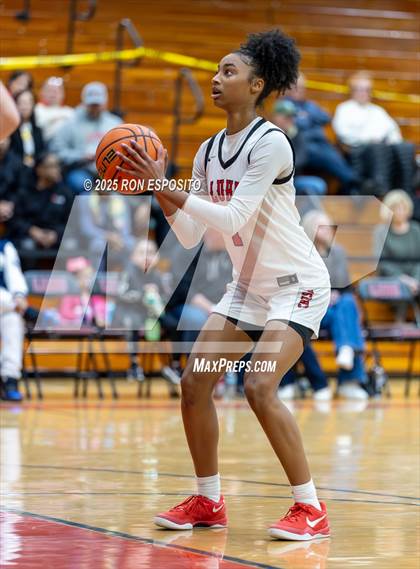 Thumbnail 2 in Long Island Lutheran vs Paul VI (Bob McKillop Invitational ) photogallery.