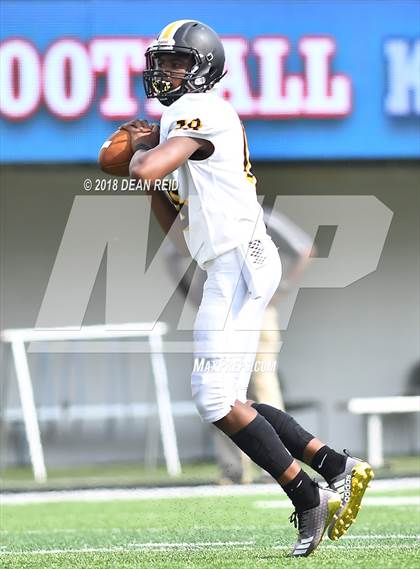 Thumbnail 3 in Benet Academy @ St. Laurence (Chicago Kick Off Classic) photogallery.