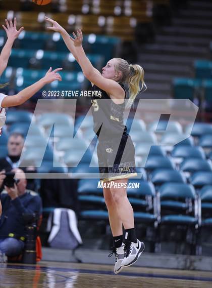 Thumbnail 3 in Canon City vs. Durango (CHSAA 5A Great 8) photogallery.
