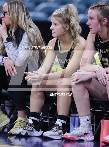 Thumbnail 3 in Canon City vs. Durango (CHSAA 5A Great 8) photogallery.