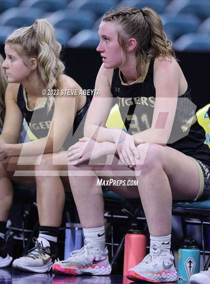 Thumbnail 2 in Canon City vs. Durango (CHSAA 5A Great 8) photogallery.