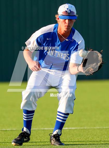 Thumbnail 2 in Pottsboro vs. Van Alstyne (3A Regional Quarterfinal) photogallery.