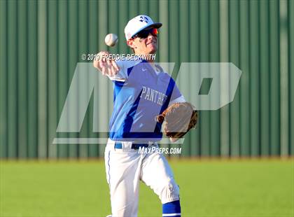 Thumbnail 2 in Pottsboro vs. Van Alstyne (3A Regional Quarterfinal) photogallery.