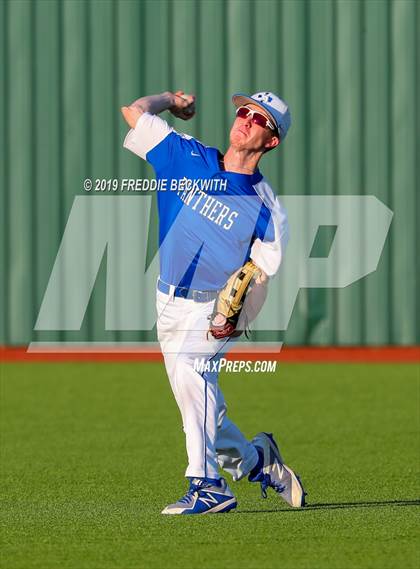 Thumbnail 2 in Pottsboro vs. Van Alstyne (3A Regional Quarterfinal) photogallery.