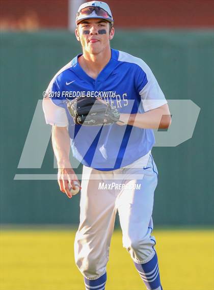 Thumbnail 2 in Pottsboro vs. Van Alstyne (3A Regional Quarterfinal) photogallery.