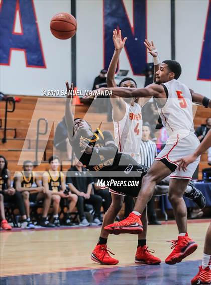 Thumbnail 2 in Fairfax vs. King/Drew (Rose City Roundball Classic) photogallery.