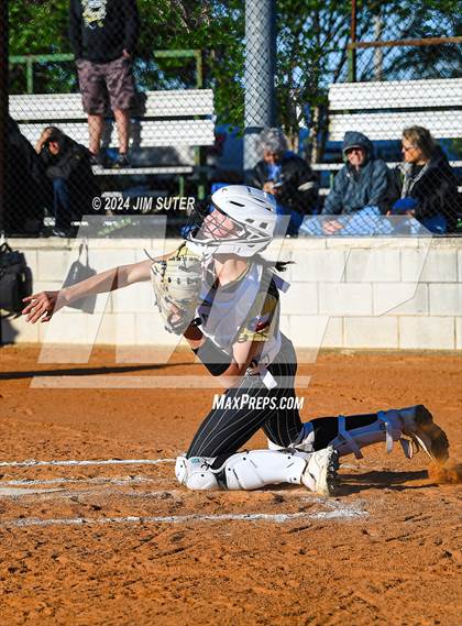 Thumbnail 3 in Lexington vs Rogers photogallery.