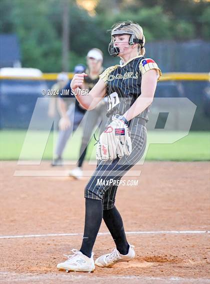 Thumbnail 3 in Lexington vs Rogers photogallery.