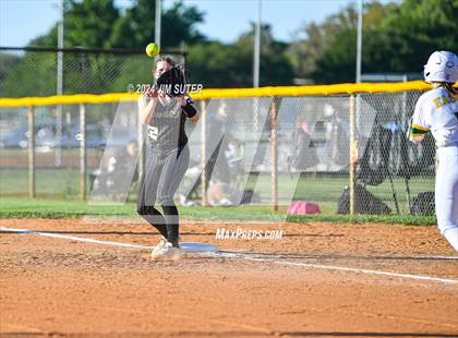 Thumbnail 3 in Lexington vs Rogers photogallery.