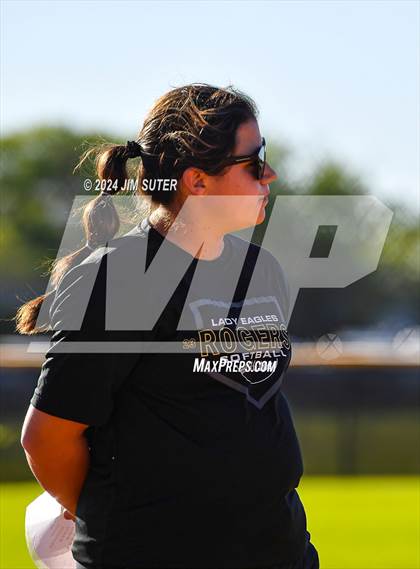 Thumbnail 3 in Lexington vs Rogers photogallery.
