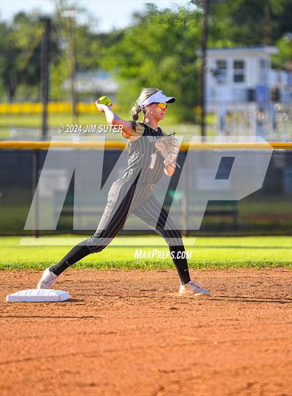 Thumbnail 3 in Lexington vs Rogers photogallery.