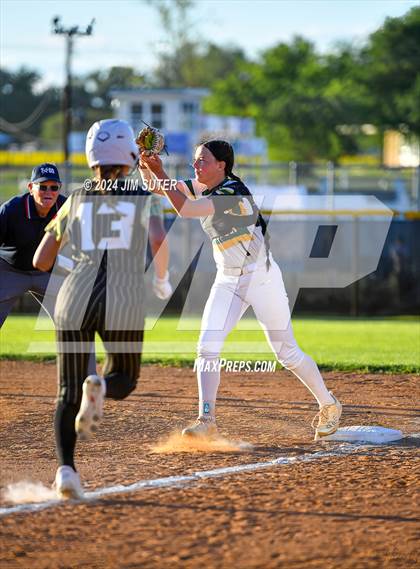 Thumbnail 2 in Lexington vs Rogers photogallery.