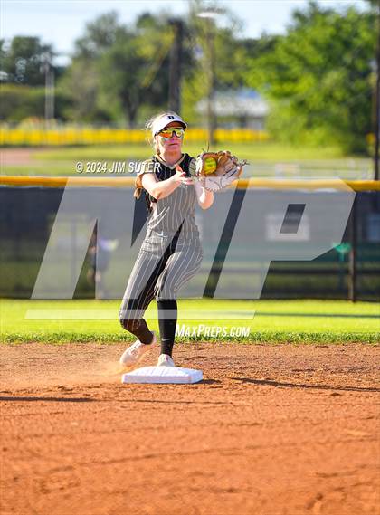 Thumbnail 3 in Lexington vs Rogers photogallery.