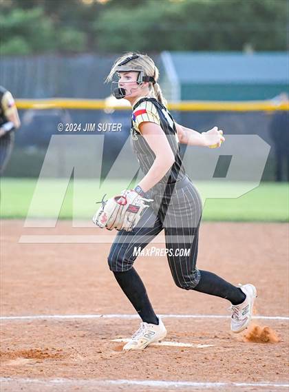 Thumbnail 3 in Lexington vs Rogers photogallery.