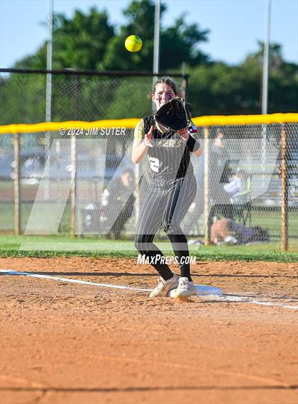 Thumbnail 2 in Lexington vs Rogers photogallery.