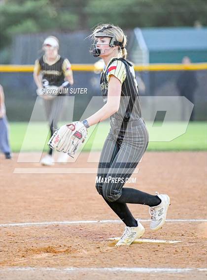 Thumbnail 3 in Lexington vs Rogers photogallery.