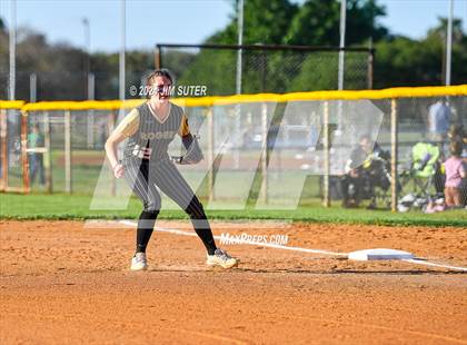 Thumbnail 2 in Lexington vs Rogers photogallery.