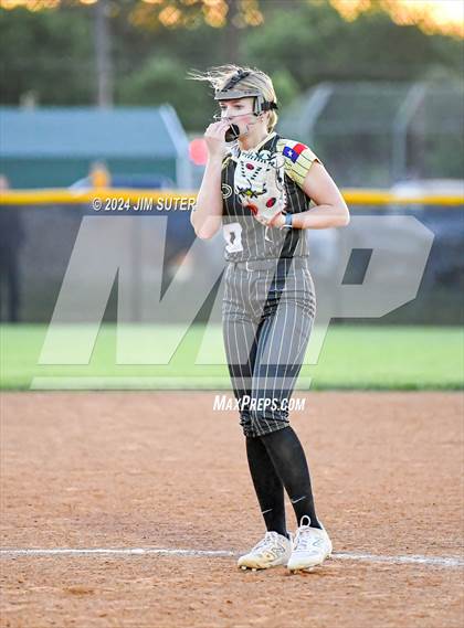 Thumbnail 1 in Lexington vs Rogers photogallery.