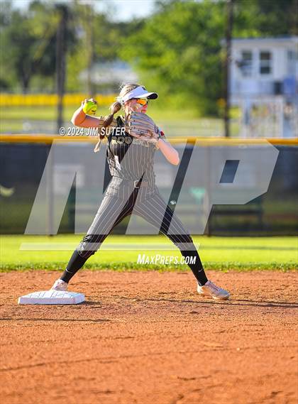 Thumbnail 2 in Lexington vs Rogers photogallery.
