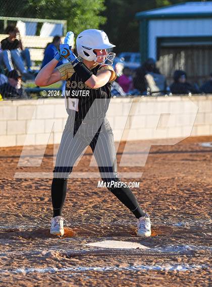 Thumbnail 3 in Lexington vs Rogers photogallery.