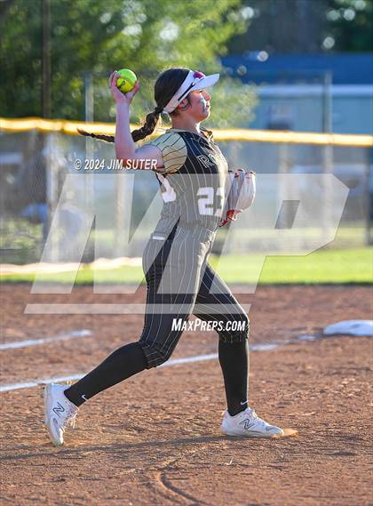 Thumbnail 2 in Lexington vs Rogers photogallery.