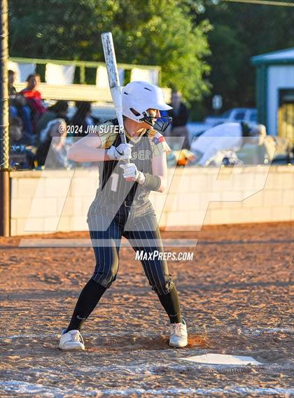 Thumbnail 3 in Lexington vs Rogers photogallery.