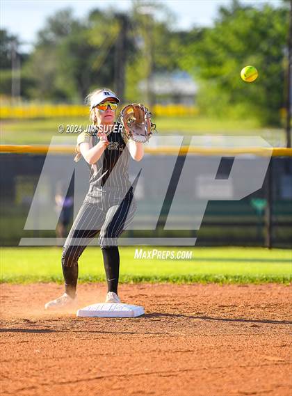 Thumbnail 2 in Lexington vs Rogers photogallery.
