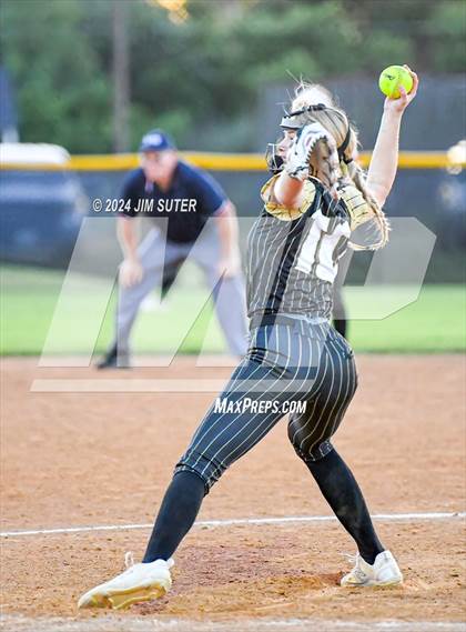 Thumbnail 3 in Lexington vs Rogers photogallery.