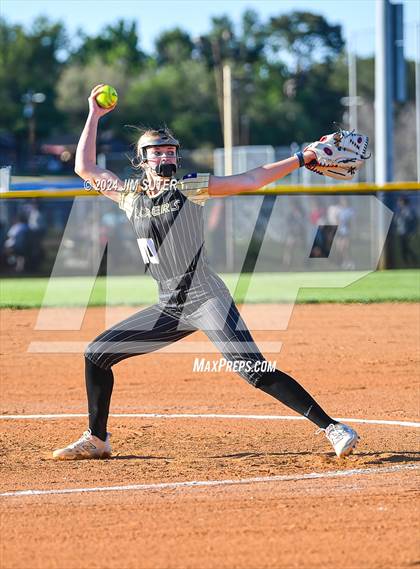 Thumbnail 3 in Lexington vs Rogers photogallery.