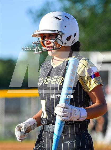 Thumbnail 3 in Lexington vs Rogers photogallery.