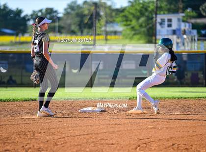 Thumbnail 2 in Lexington vs Rogers photogallery.