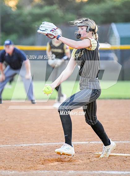 Thumbnail 1 in Lexington vs Rogers photogallery.