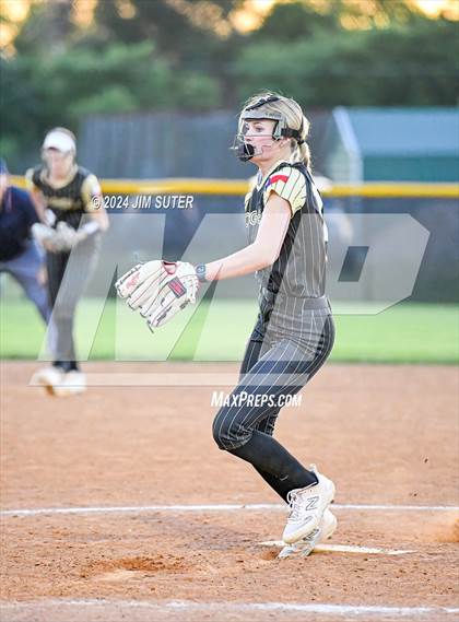 Thumbnail 1 in Lexington vs Rogers photogallery.