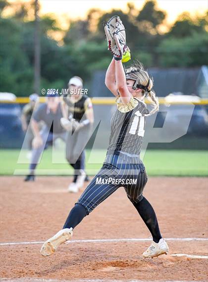 Thumbnail 3 in Lexington vs Rogers photogallery.