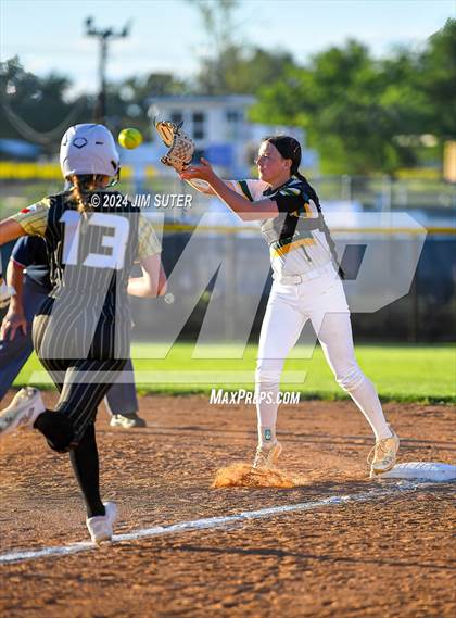 Thumbnail 1 in Lexington vs Rogers photogallery.