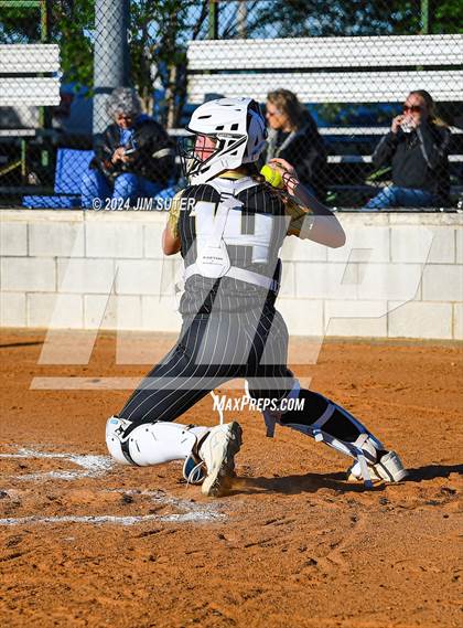Thumbnail 3 in Lexington vs Rogers photogallery.