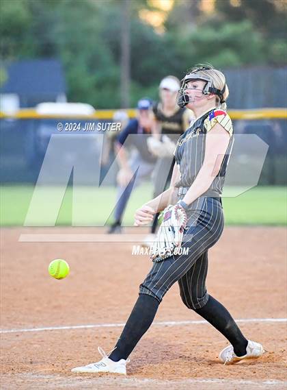 Thumbnail 2 in Lexington vs Rogers photogallery.