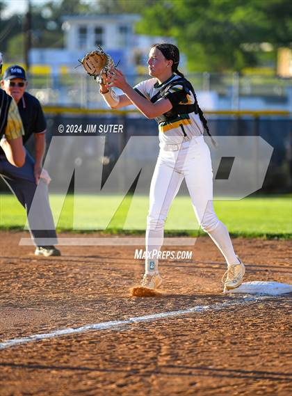 Thumbnail 3 in Lexington vs Rogers photogallery.
