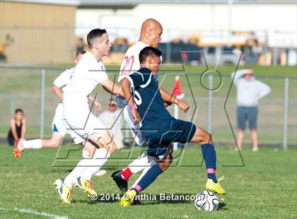 Thumbnail 3 in Smoky Hill vs. Lincoln (CHSAA 1st Round) photogallery.