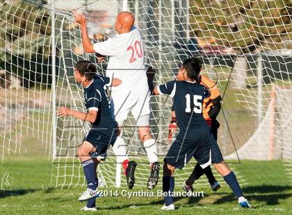 Thumbnail 1 in Smoky Hill vs. Lincoln (CHSAA 1st Round) photogallery.