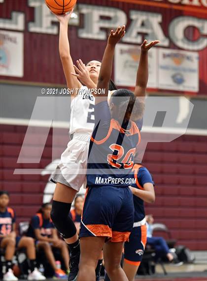 Thumbnail 2 in Chino Hills vs. Roosevelt photogallery.