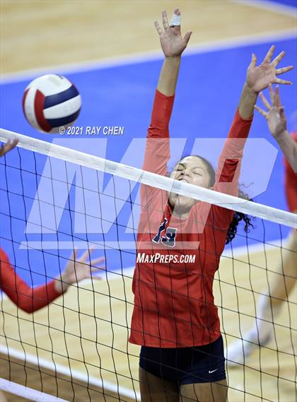 Thumbnail 2 in Cherry Creek vs. Chaparral (CHSAA 5A Final Four) photogallery.