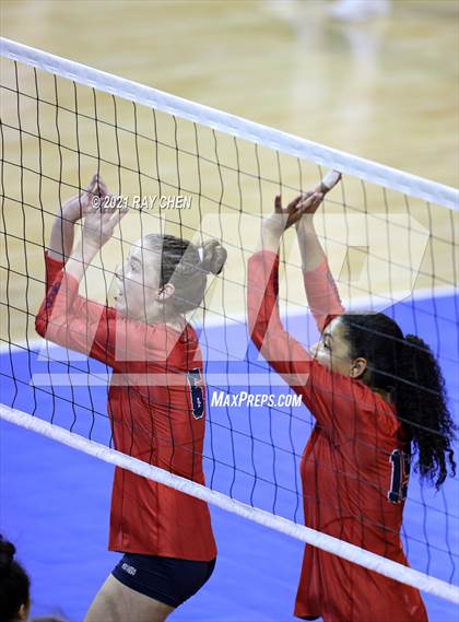 Thumbnail 2 in Cherry Creek vs. Chaparral (CHSAA 5A Final Four) photogallery.